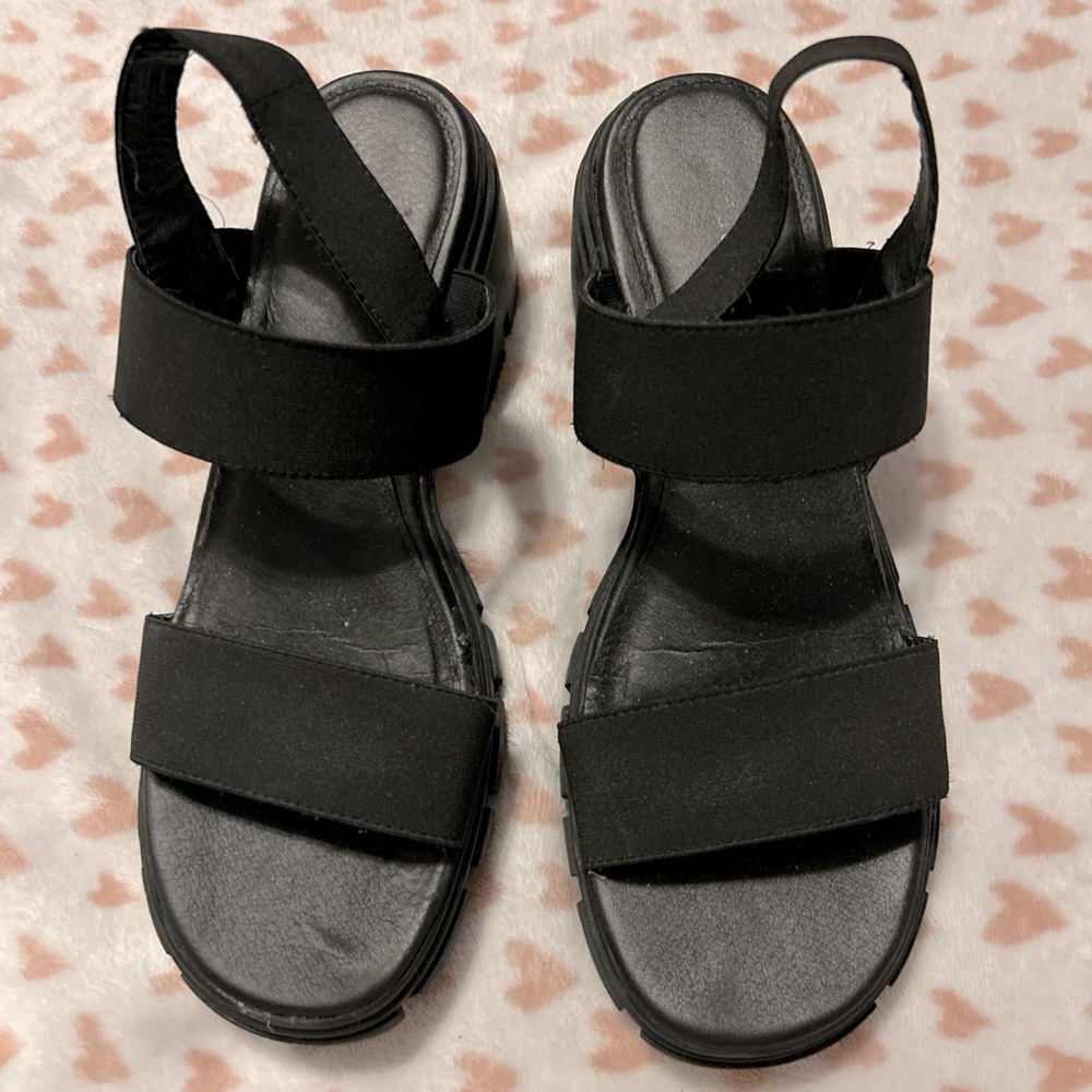 MADDEN GIRL Black Chunky Sandals ⭐️